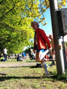 Haciendo estiramientos, termianda la carrera